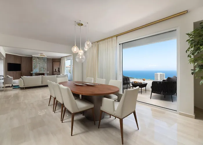 Celestial Blu Penthouse アパート Rhodes City